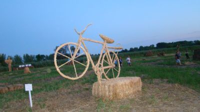 Land art ferstival »Slama«: Cirkus na pitomom baranjskom strnjaku  